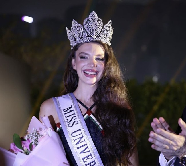 Untuk pertama kalinya dalam sejarah, Uni Emirat Arab (UEA) mengirimkan wakilnya di ajang Miss Universe. Emilia Dobreva, seorang model berbasis di Dubai dan ibu dari tiga anak terpilih untuk mewakili negaranya di kompetisi bergengsi global tersebut. Foto: dok. Instagram @miss_dobreva_official