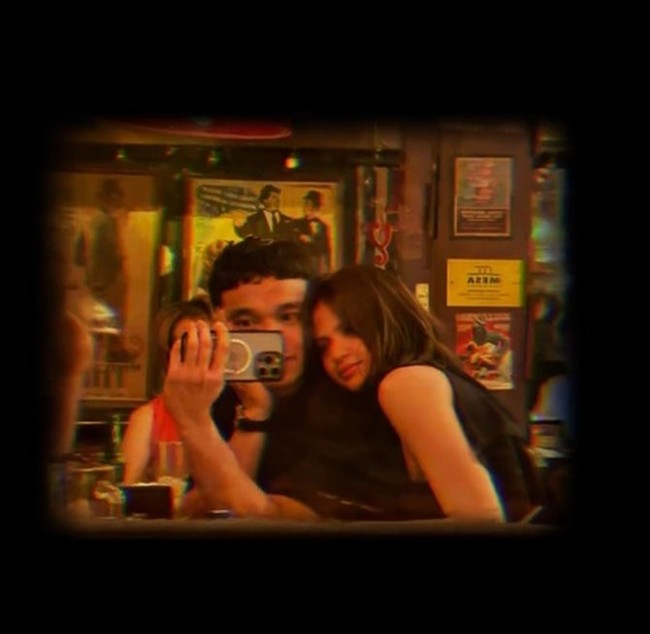 Unggahan Fadly itu pun langsung banjir komentar dari para netizen. Banyak yang turut senang akhirnya Fadly dan Maudy go publik terkait hubungan mereka. Foto: Instagram/@fadlyfsl_