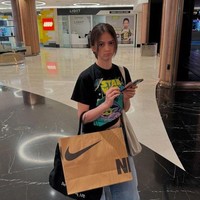 Sama-sama berprofesi di dunia entertain, Maudy sendiri rupanya berusia lebih tua dari Fadly. Maudy saat ini berusia 29 tahun, sementara Fadly 24 tahun. Meski demikian Maudy terlihat awet muda dengan wajahnya yang baby face. Foto: Instagram/@fadlyfsl_