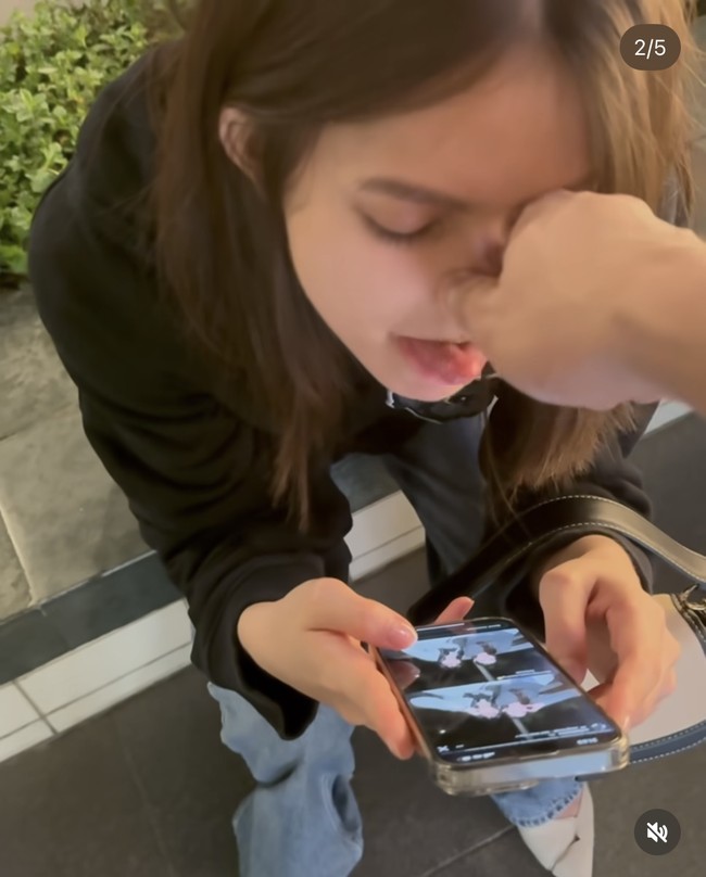 Terlihat sama-sama bucin, momen kemesraan keduanya pun bikin ikut gemas. Bagaimana menurutmu? Foto: Instagram/@fadlyfsl_