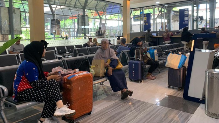 fasilitas ruang tunggu eksekutif dan Coworking Space di Stasiun Surabaya Gubeng