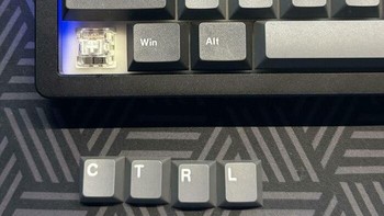 Ketika membeli keyboard, tombol Ctrl hilang. Saat lapor, pihak toko malah mengirimkan tombol C, T, R dan L. Foto: Demilked