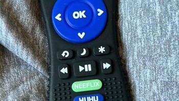 Beli remote dengan tombol khusus yang bikin ngakak. Foto: Demilked