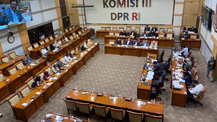Ibu dr aulia menangis saat rapat bersama Komisi III DPR