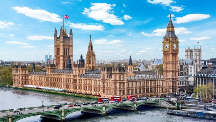Istana Westminster dan Menara Bing Ben di London
