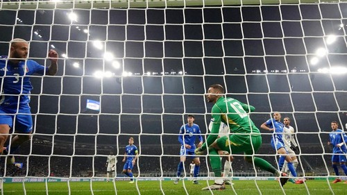 Soccer Football - Nations League - Group Stage - Italy v France - San Siro, Milan, Italy - November 17, 2024 Frances Adrien Rabiot scores their first goal REUTERS/Jennifer Lorenzini