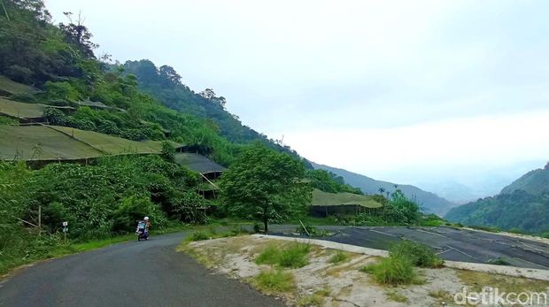 Jalur wisata Wonosobo-Dieng via Sikarim. Foto diunggah Senin (18/11/2024).