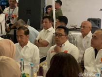 Video: Momen Jokowi-Ridwan Kamil Ngopi Bareng Relawan di Jakpus