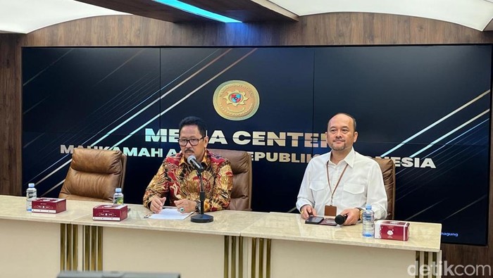Juru Bicara MA, Yanto, saat jumpa pers di Gedung MA.