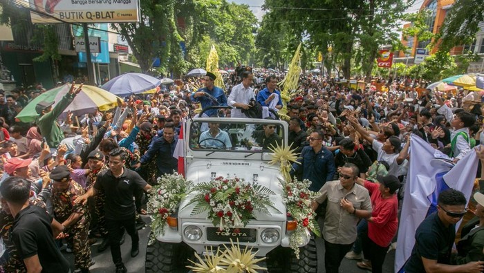 Kampanye paslon nomor urut 2 di Pilgub Jateng, Ahmad Luthfi dan Taj Yasin. Kampanye paslon nomor urut 2 di Pilgub Jateng, Ahmad Luthfi dan Taj Yasin, didampingi Presiden ke-7 RI Joko Widodo (Jokowi).