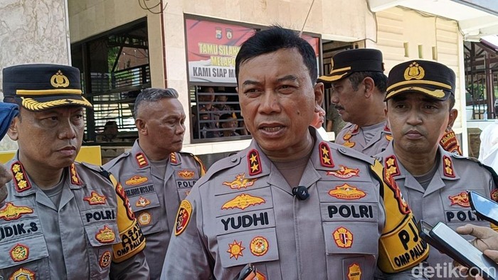Kapolda Sulsel Irjen Yudhiawan Wibisono saat meresmikan rumah dinas anggota Polri di Pangkep. Muhammad Subhan/detikSulsel