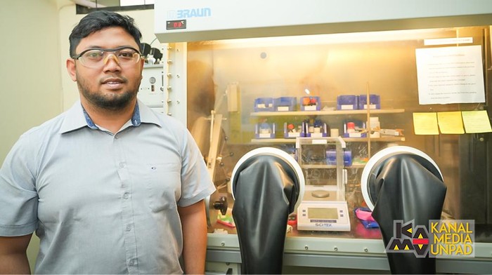 Kisah Dr rer nat Yudha Prawira Budiman jadi orang RI pertama yang terbitkan studi di jurnal Chemical Reviews.