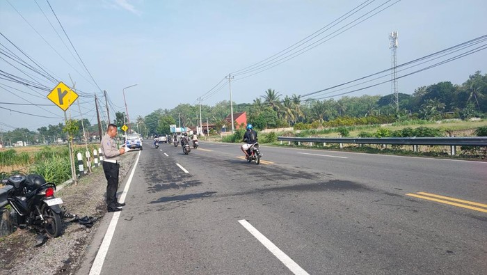 Kondisi TKP kecelakaan pelajar vs mobil di Jalan Jogja-Wates, Pengasih, Kulon Progo, Senin (18/11/2024).