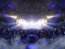 Heboh! Festival Musik Pesta Bebas Berselancar Ricuh, Pagar Roboh Sampai Tiket Bermasalah Heboh! Festival Musik Pesta Bebas Berselancar Ricuh, Pagar Roboh Sampai Tiket Bermasalah