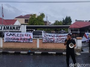 Tuding Rektor USU Cawe-cawe Pilgubsu, Puluhan Mahasiswa Geruduk Kantor MWA