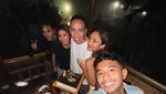 Potret Marion Jola Kulineran Bareng Pacar hingga Masak Capcay