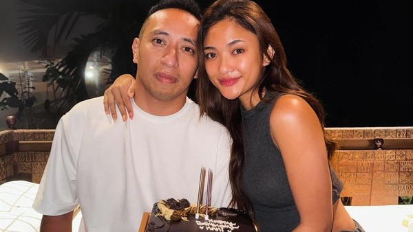 Potret Marion Jola Kulineran Bareng Pacar hingga Masak Capcay