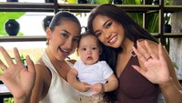 Momen kuliner Marion kerap diungkap olehnya beberapa kali. Salah satunya ketika berada di sebuah restoran yang ada di Bali, ia bertemu dengan Jennifer Coppen. Foto: Instagram @lalamarionjolamj