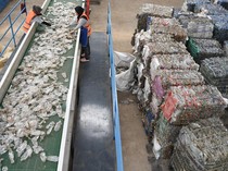 Mengintip Pabrik Daur Ulang Plastik di Samarinda
