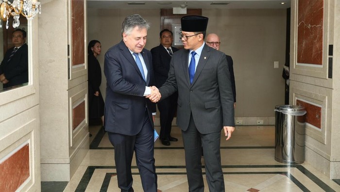 Menteri Luar Negeri RI, Sugiono, melakukan pertemuan bilateral dengan Menteri Luar Negeri Uruguay, Omar Paganini