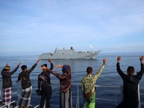 Momen Kapal Perang TNI AL Laksanakan Farewell Pass dengan Australia