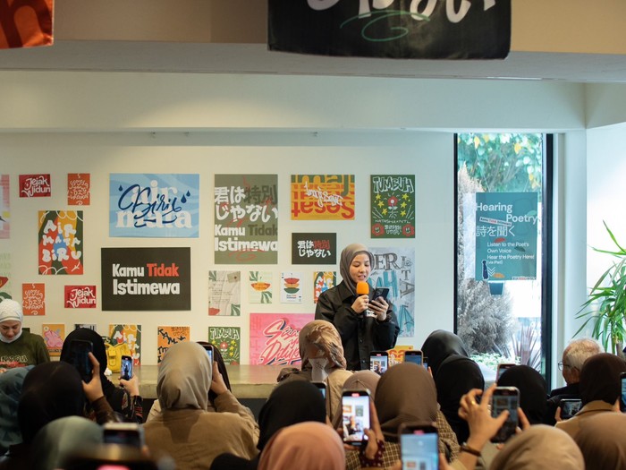 Pameran Seni Kamu Tidak Istimewa Natasha Rizky digelar di Jepang. Pameran Seni Kamu Tidak Istimewa Natasha Rizky digelar di Jepang.