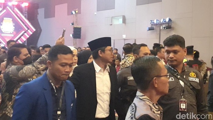 Paslon nomor urut 01 dalam debat Pilbup OKU pilih walk out