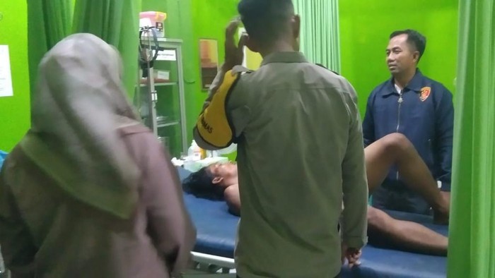 Pelaku pencurian di rumah kosong dirawat di rumah sakit akibat diamuk massa.