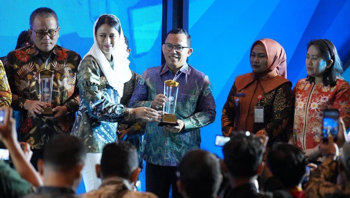 Pemkab Tegal mendapatkan penghargaan Daerah Tertib Ukur (DTU) 2023. Tujuh pasar tradisional di Tegal juga mendapatkan penghargaan Pasar Tertib Ukur. Foto diunggah Senin (18/11/2024).