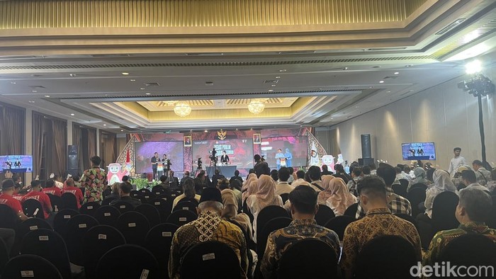 Suasana debat terakhir pilkada Solo di Swissbellin Solo, Senin (18/11/2024).