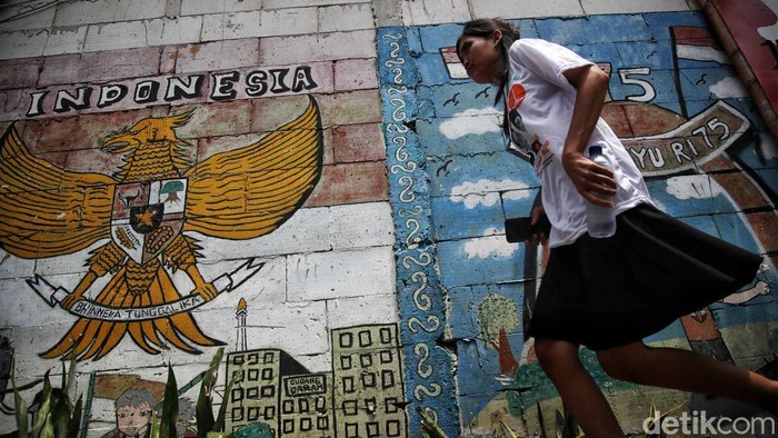 Permukiman padat penduduk masih menjadi masalah di Jakarta. Salah satu wilayah dengan permukiman padat berada di Tanah Merah, Koja.