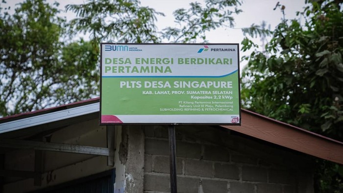 PT Pertamina (Persero) melalui program Desa Energi Berdikari (DEB) di Desa Singapure.