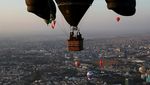 Puluhan Balon Udara Warnai Langit Meksiko