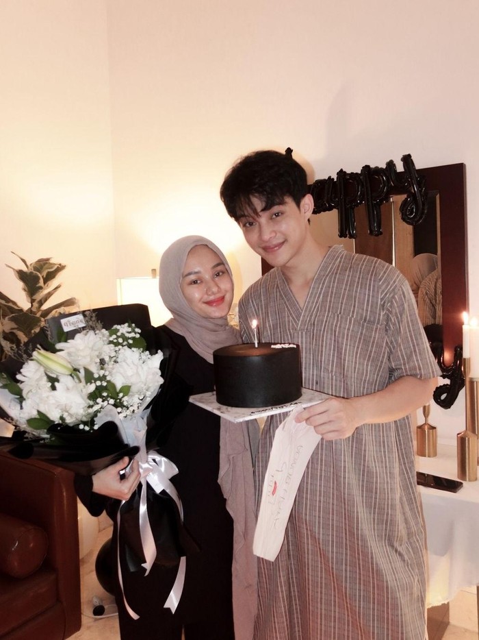 Rey Mbayang dan Dinda Hauw