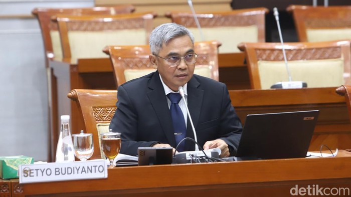 Uji kelayakan dan kepatutan calon pimpinan (capim) KPK oleh Komisi III DPR dimulai. Capim KPK yang pertama diuji adalah Irjen Kementan, Setyo Budiyanto.