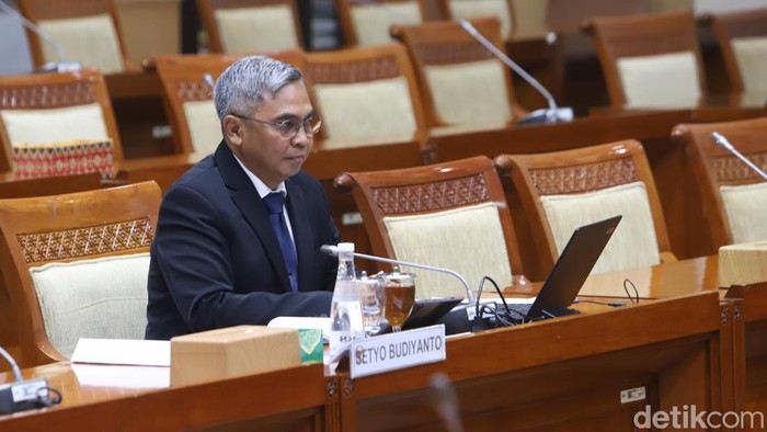 Setyo Budiyanto Jalani Uji Kelayakan Calon Pimpinan KPK Uji kelayakan dan kepatutan calon pimpinan (capim) KPK oleh Komisi III DPR dimulai. Capim KPK yang pertama diuji adalah Irjen Kementan, Setyo Budiyanto.