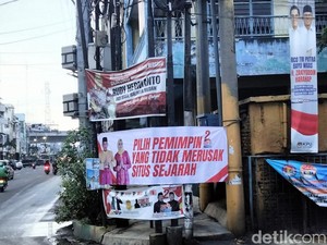 Spanduk Pilih Pemimpin yang Tidak Merusak Situs Sejarah Mejeng di Medan