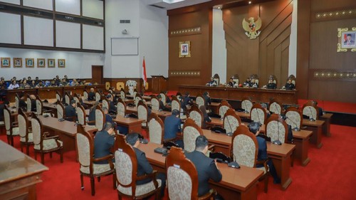 Suasana sidang paripurna DPRD Gianyar di Ruang Sidang Utama Kantor DPRD Gianyar, Senin (18/11/2024). (Foto: Dok. Pemkab Gianyar)