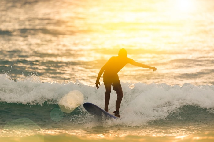 Surfing di Phuket, Thailand