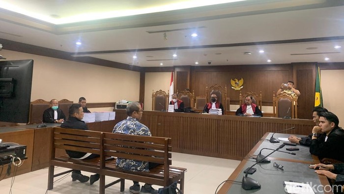 Tiga eks Kadis ESDM Provinsi Bangka Belitung dituntut 6 hingga 7 tahun penjara dalam kasus dugaan korupsi pengelolaan timah. (Mulia/detikcom).