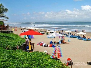 Menikmati Keindahan di Pantai Seminyak Bali