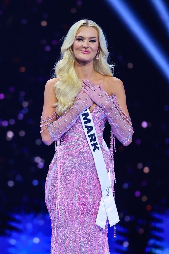 Victoria Kjaer Theilvig dari Denmark Juara Miss Universe 2024.