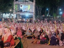Puluhan Ribu Warga Rembang Padati Selawatan Akbar Paslon Vivit-Umam