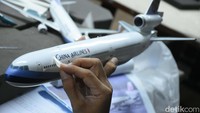 Miniatur pesawat buatannya merepresentasikan maskapai-maskapai dunia seperti Citilink, Gatuda Indonesia, British Airways, Swiss Air, Emirates, Etihad, dan Jazeera.  