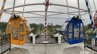 Dengan Ferris Wheel setinggi 31 meter, pengunjung dapat menikmati pemandangan kawasan dari ketinggian. Harga tiketnya Rp25 ribu untuk weekdays dan Rp30 ribu saat weekend.  