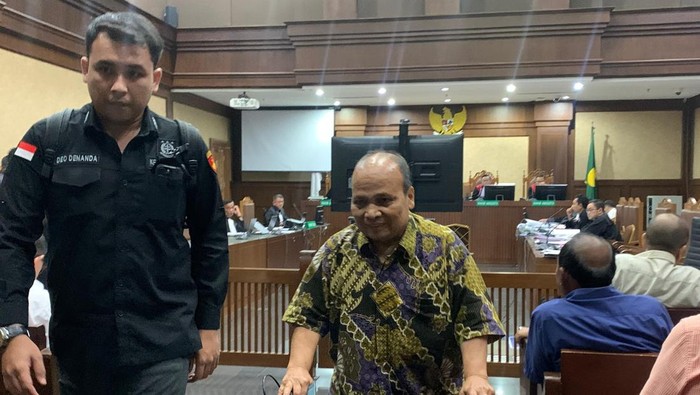 Ahli TPPU Yunus Husein (kemeja batik)-(Mulia/detikcom)