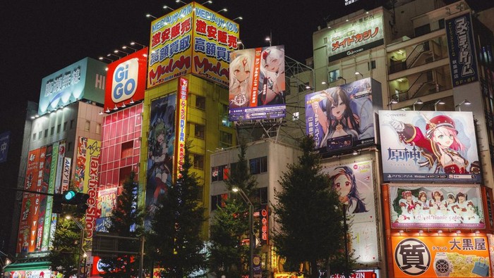 Akihabara, salah satu tempat populer di Jepang yang isinya tentang anime.