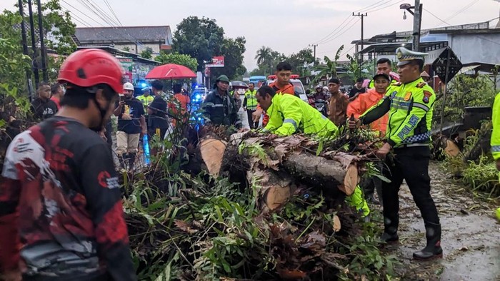 banjir dan angin kencang di Trenggalek
