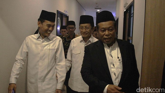 Begini Suasana Pertemuan Menag dengan Pimpinan MUI Menteri Agama Nasaruddin Umar bertemu dengan pimpinan MUI, di kantor MUI Pusat, Jl Proklamasi, Jakarta, Selasa (19/11/2024). Begini suasananya.