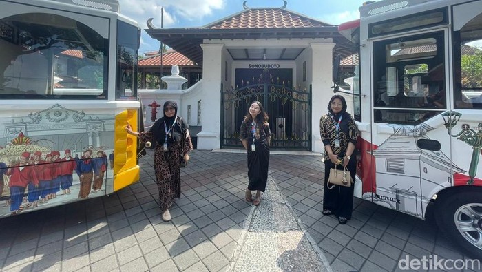 Berkeliling Yogyakarta bisa lho dengan bus gratis, yaitu dengan Jogja Heritage Track (JHT).